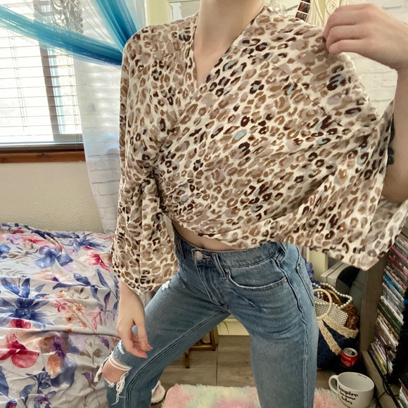 NEW Leopard Wrap Top - Picture 7 of 15